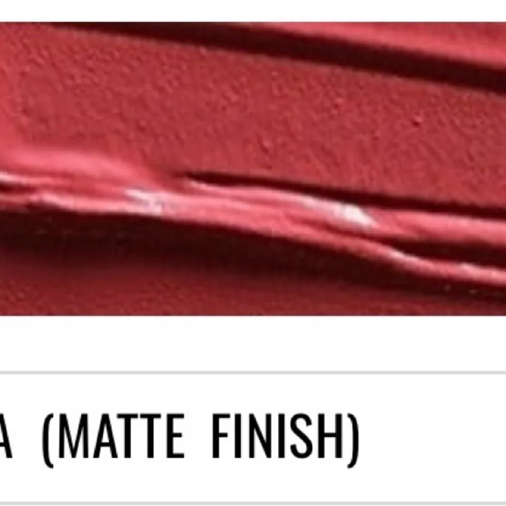 IL MAKIAGE Red geisha number 405 Liquid lip gloss